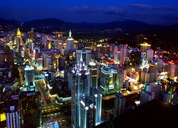 LED背光源照亮城市夜空 LED背光源照亮城市夜空