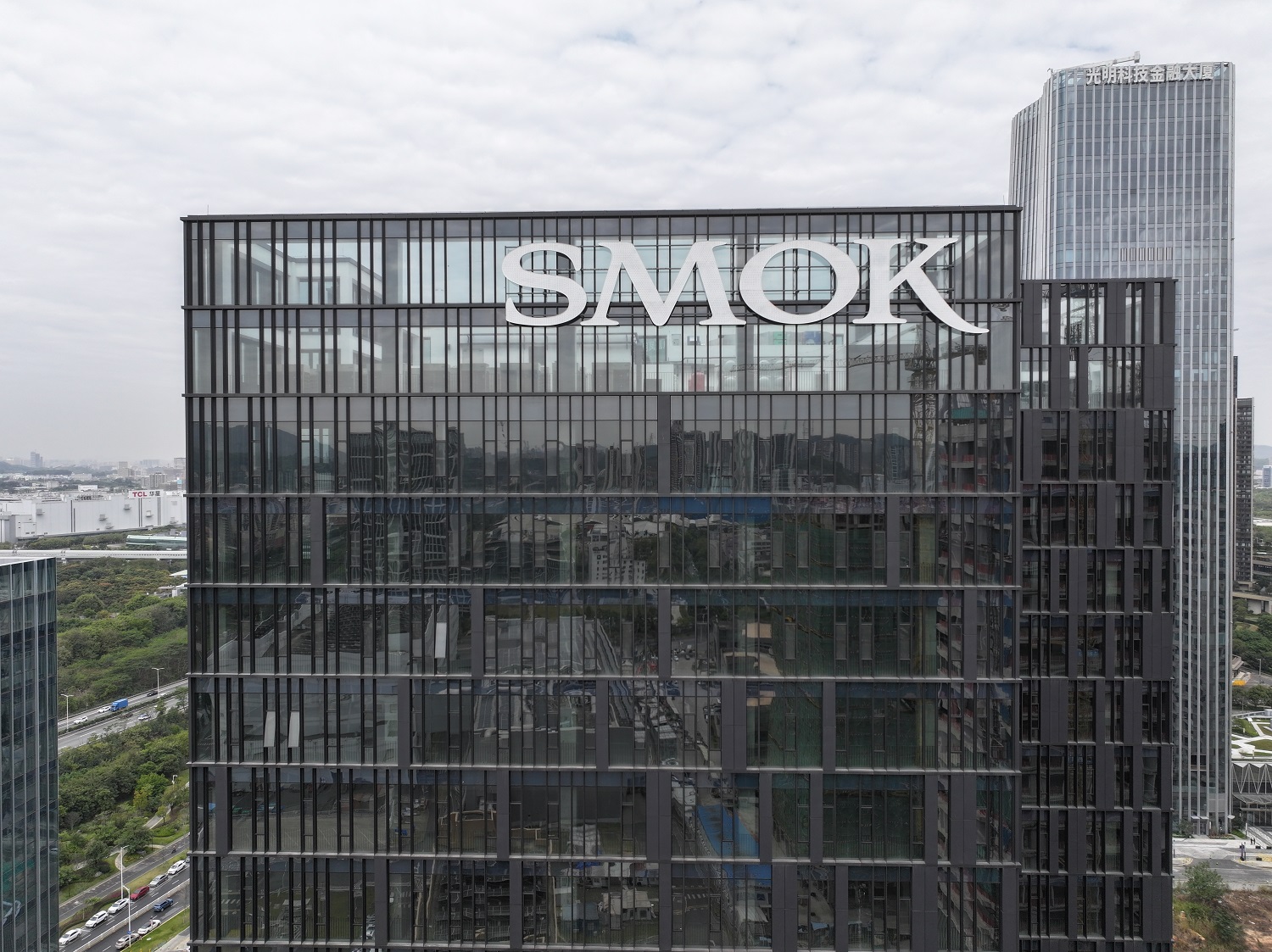 SMOK楼体发光字制作安装